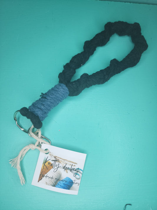 Macrame wristlet